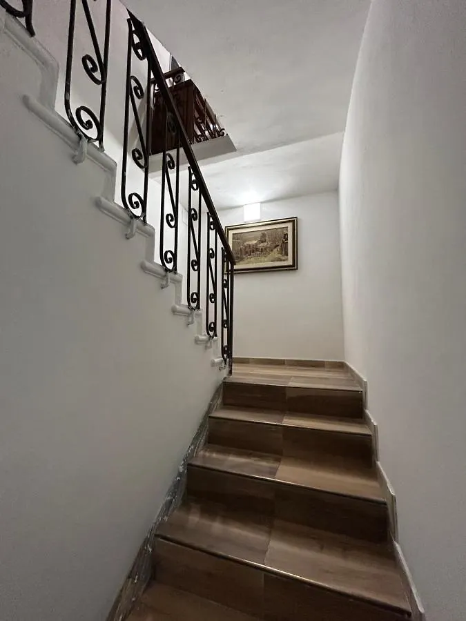 B&B Night City Bologna Hotel